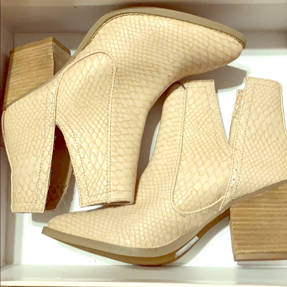 NEVER WORN! Not Rated booties